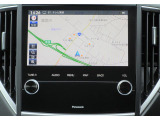 純正パナソニック製8インチの大型モニターナビが装備されております。ナビ画面の見やすさとAV機能での迫力のある映像が楽しめます。