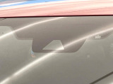 【プリクラッシュセーフティ】前方の車両等を検知し、衝突しそうな時は警報で注意を促し、ブレーキを踏む力をサポート。ブレーキを踏めなかった場合は衝突被害軽減ブレーキが作動、衝突回避をサポートします。