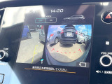 【フロント&サイドカメラ】ドライバーから見にくい死角部分を映像で確認できる前方と左側面にカメラを装着。見通しがきかない場所や住宅密集地などを運転することが多い人におすすめの安心装備です。
