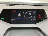 とっても見やすいメーターです。夜間時はラグジュアリーな気分にさせてくれる照明が魅力ですので、夜のドライブも楽しみになりますよ♪