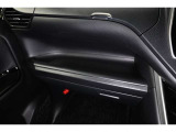 インパネテーブル装備!車内での小物などを一時的に置くとき利用できます。