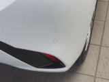 コーナーセンサーを車の前後に装備。障害物との距離に応じて、警告音を変えてお知らせしてくれます。