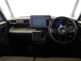 【メーター廻り】シンプルで飽きないデザイン、運転中も視界の邪魔にならない構造になっているので運転に支障もありません♪