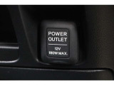 12V電源ソケットから、携帯の充電なども可能です。