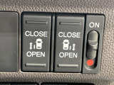 【両側パワースライドドア】スマートキーや運転席のスイッチで後席両側スライドドアの開閉が可能♪電動だから力を入れてドアを開ける必要が無く、小さなお子様でも簡単に開け閉めでき快適です♪