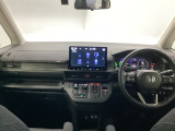 フロントガラスが大きく、ワイドな視界で運転もしやすくなるように設定されています。