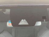 【トヨタセーフティセンス】走行中に前方の車両等を認識し、衝突しそうな時は警報とブレーキで衝突回避と被害軽減をアシスト。より安全にドライブをお楽しみいただけます。