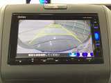 バックモニター付きで、車庫入れやバック時の後方確認をサポート。