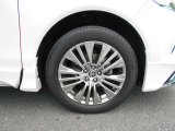 純正アルミホイール装着車です。