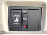 【パワースライドドア】スマートキーや運転席のスイッチでスライドドアの開閉が可能♪電動だから力を入れてドアを開ける必要が無く、小さいお子様でも、重い荷物を持っている時もラクに開け閉めできます♪