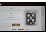 澄みきった高音から深みのある低音まで、すべての音とリズムを鮮やかに再生します。各シートの側には、ドアマウントスピーカーを配置。スムーズでクリアなサウンドをお楽しみいただけます。