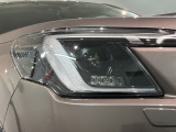 LEDヘッドライトは、点灯の瞬間から最大光量を発揮し、突然暗くなるトンネルなどでの安定感を高めます。