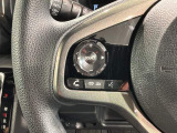 ステアリングにオーディオ操作スイッチが付いています。オーディオ画面に直接タッチしなくても操作が出来ますので、運転に集中できます。
