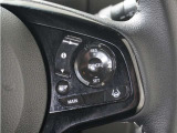 ◆アダプティブクルーズコントロール◆予め設定した車速内でクルマが自動的に加減速。前走車との適切な車間距離を維持しながら追従走行します。【LKAS】車線維持支援システムでステアリング操作を支援。