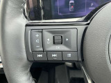 ナビの音量など車両情報を手元で操作できるハンドルスイッチ付き。
