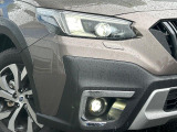【LEDヘッドライト】悪天候や夜間走行時も良好な視界を確保し安心して運転できる高輝度LEDヘッドライトを装備!点灯速度が早く、消費電力も抑えられています。