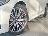 BMW純正アロイホイールはモデルやパッケージに合わせてデザインされています。洗練されたデザインで、足元の個性を引き立てます。