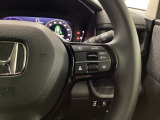 ステアリング右手側に安全運転支援機能のホンダセンシングをコントロールするスイッチ