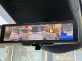 インテリジェントルームミラーが付いております。バックドアについてますカメラと連動して、後方の映像がルームミラーに映ります。