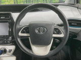 【純正革巻きステアリング】上質な革を使用することで、手にしっかり馴染みとても運転しやすいハンドルです♪