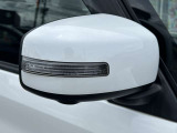 ウィンカ-付きドアミラ-で安全運転に役立ちます。