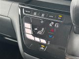 【オートエアコン】車内温度を感知して自動で温度調整をしてくれるのでいつでも快適な車内空間を創り上げます。