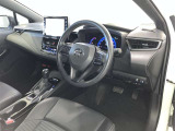 運転席周りのレイアウトをご覧ください。ナビゲーションが綺麗に装着されすっきり収まってますね!