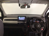 【前方視界】開放的な前方視界!運転がしやすく疲れにくいです♪窓が大きく、見通しがとっても良いおクルマですよ♪