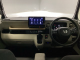 フロントガラスが大きく、ワイドな視界で運転もしやすくなるように設計されています。