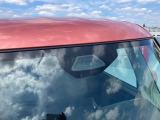 障害物を感知して、衝突の可能性がある場合、運転者へ警告音を発したり、衝突の可能性が高い場合、ブレーキの補助操作を行い、減速して衝突被害を軽減するシステムです。