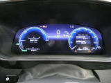とっても見やすいメーターです。夜間時はラグジュアリーな気分にさせてくれる照明が魅力ですので、夜のドライブも楽しみになりますよ♪