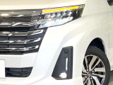【LEDヘッドライト】悪天候や夜間走行時も良好な視界を確保し安心して運転できる高輝度LEDヘッドライトを装備!点灯速度が早く、消費電力も抑えられています。