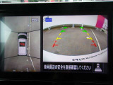 アラウンドビューモニターを装備!<駐車の際にナビ画面に車を真上から捉えた映像が映ります。駐車の時、とても便利な装備です。>