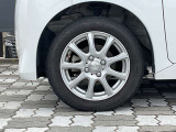 社外アルミホイール。タイヤサイズは155/65R14です。