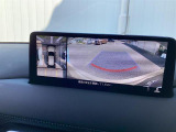 クルマの周囲を確認できる360&deg;ビューモニターです。