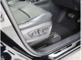 パワーシート搭載。微妙な調整が手軽にでき、お客様にピッタリのポジションで運転することが可能です。