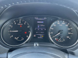 視認性の高いメーターで運転情報を的確に把握できます