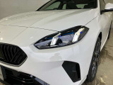 LEDヘッドライト 先進のLEDテクノロジーを採用。キセノンライトを上回るコントラストで明るく輝きます。夜間や悪天候時の日中でも優れた視野性を発揮し安全性と快適性を高めます。