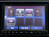 スマートフォンのような操作感の静電式タッチパネル。