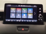 HondaCONNECT対応の便利なナビディスプレー。お持ちのスマートフォンと連携して、ナビやBluetoothでの音楽再生が可能です。デザインはもちろん、操作性も良好です。
