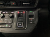 ワンアクションでスムーズな運転を支援する、エレクトリックギアセレクターに、パーキングブレーキは、電子制御パーキングブレーキです。