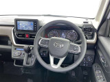 運転席まわりです。 各操作スイッチは使いやすい位置に配置されてます。