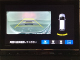 バックでの車庫入れも安心です! リアカメラが付いているバックモニター付のナビを装備しております。操作線もついており距離感も画面から確認できます。