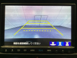 バックでの車庫入れも安心です! リアカメラが付いているバックモニター付のナビを装備しております。操作線もついており距離感も画面から確認できます。