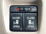 【両側パワースライドドア】スマートキーや運転席のスイッチで後席両側スライドドアの開閉が可能♪電動だから力を入れてドアを開ける必要が無く、小さなお子様でも簡単に開け閉めでき快適です♪