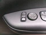 ドアミラーの鏡面の調節、格納は運転席からすべて操作できます!