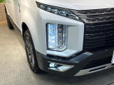 【LEDヘッドライト】悪天候や夜間走行時も良好な視界を確保し安心して運転できる高輝度LEDヘッドライトを装備!点灯速度が早く、消費電力も抑えられています。