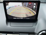 純正ナビは視界の邪魔にならずかつ操作しやすい配置になっています。バックカメラを装備しています。