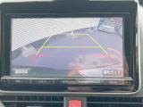 【バックカメラ】駐車時に後方がリアルタイム映像で確認できます。大型商業施設や立体駐車場での駐車時や、夜間のバック時に大活躍!運転スキルに関わらず、今や必須となった装備のひとつです!