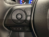 マルチインフォメーションディスプレイ内の表示切替や運転支援機能、オーディオの操作をステアリングから手を放さず行うことができ、運転に集中できます。